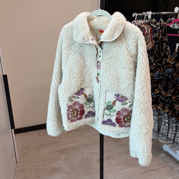 Farm Rio: Cream Rococo Flowers Bomber
Fleece Jacket - Picture 12 of 14